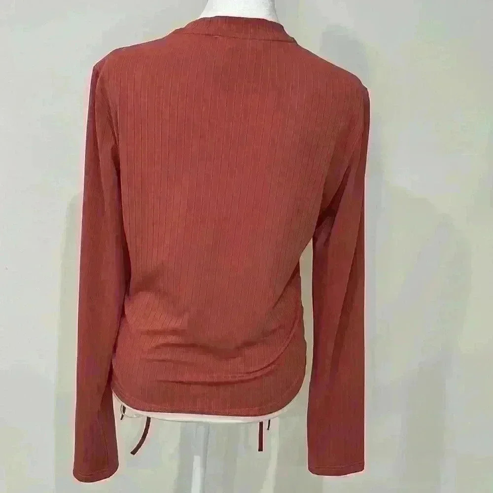 Ribbed Ruched Top - Picture 3 of 4